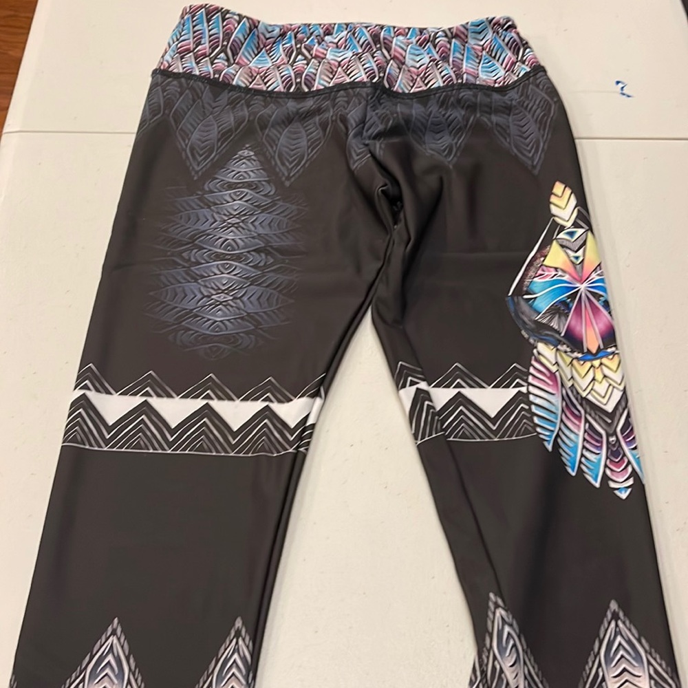 Tribal Pattern Women’s Capri leggings